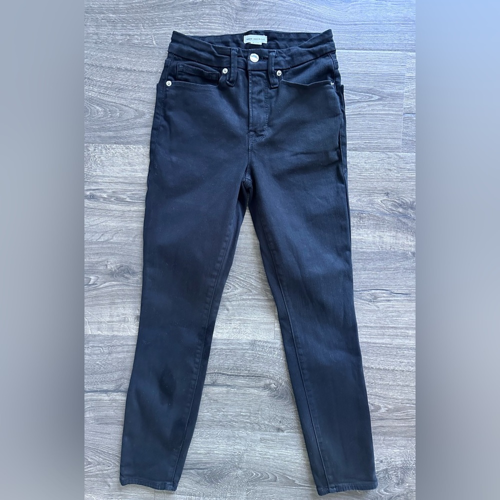 Good American Good Legs Skinny Cropped Jeans in Black001